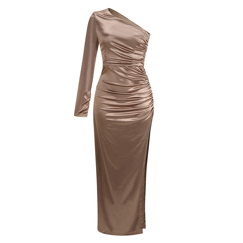 Abito lungo monospalla con spacco laterale