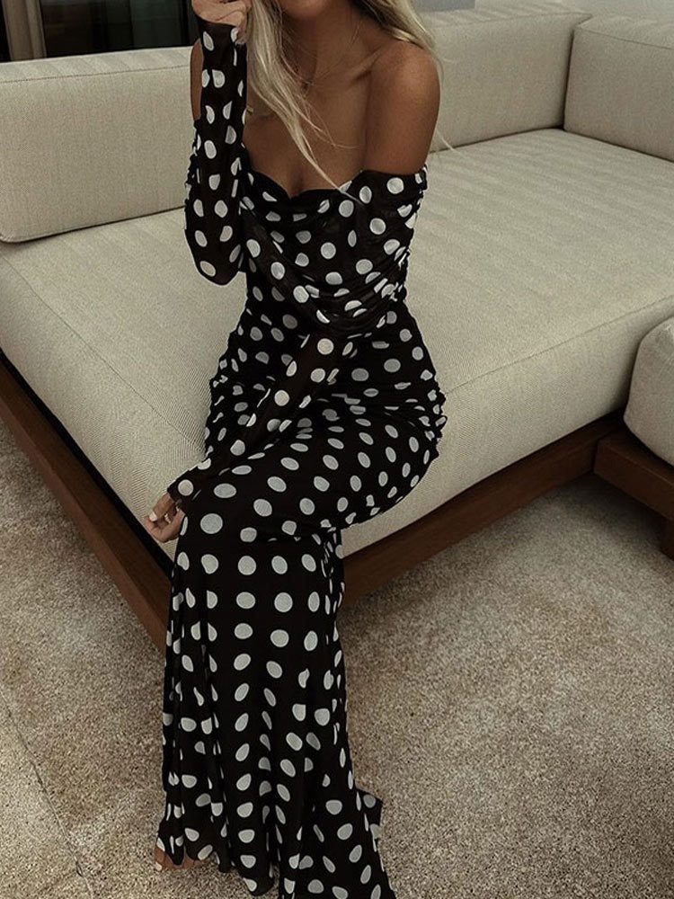 Abito lungo aderente spalle scoperte a pois