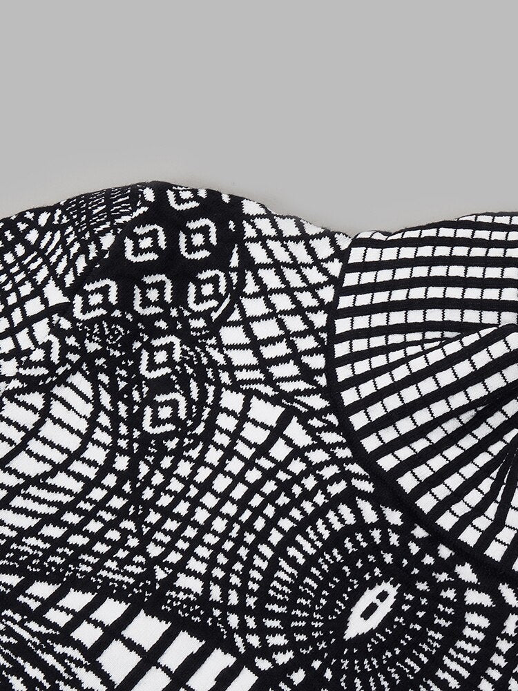 Abito ricamato collo alto e spallina