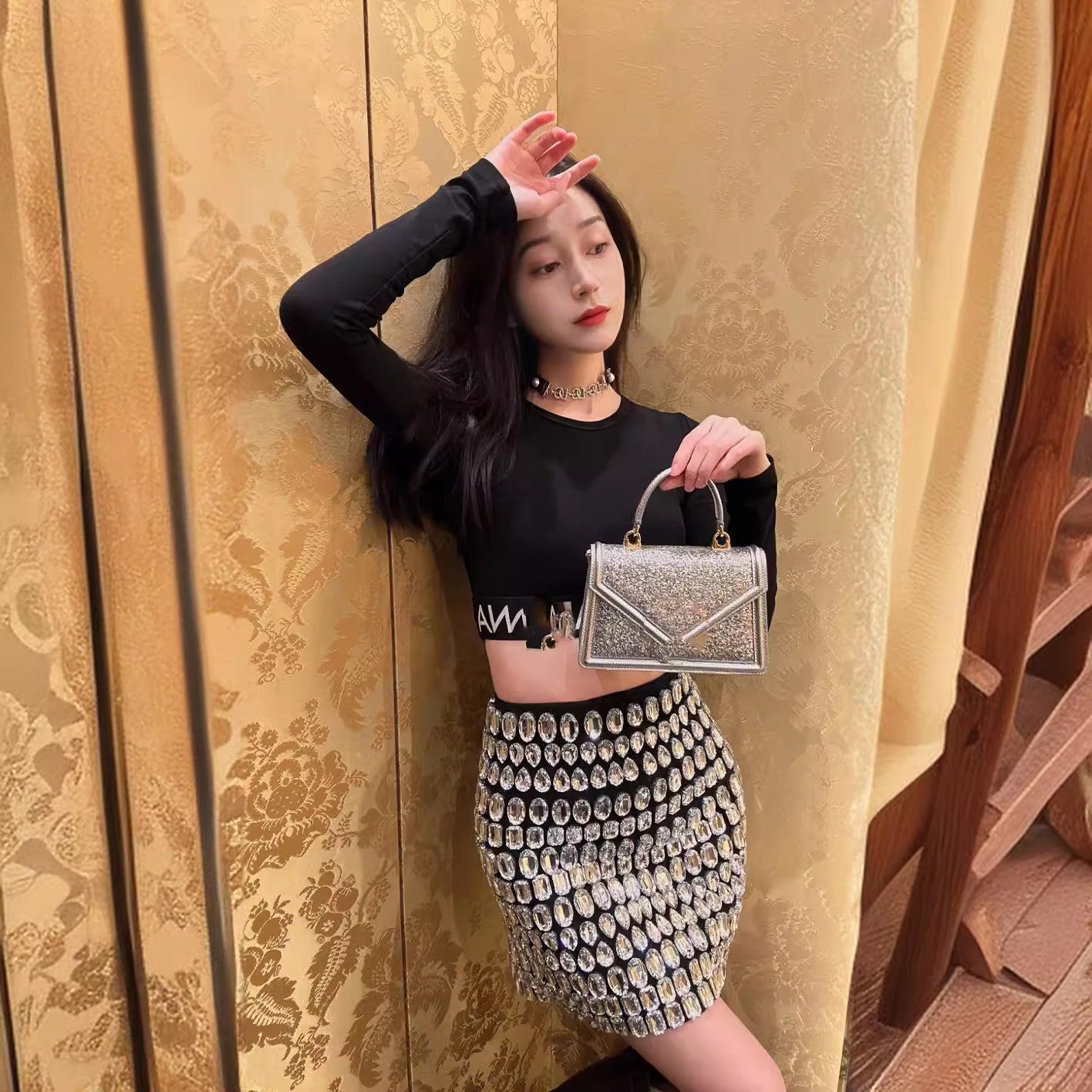 Gonna bandage pietre applicate