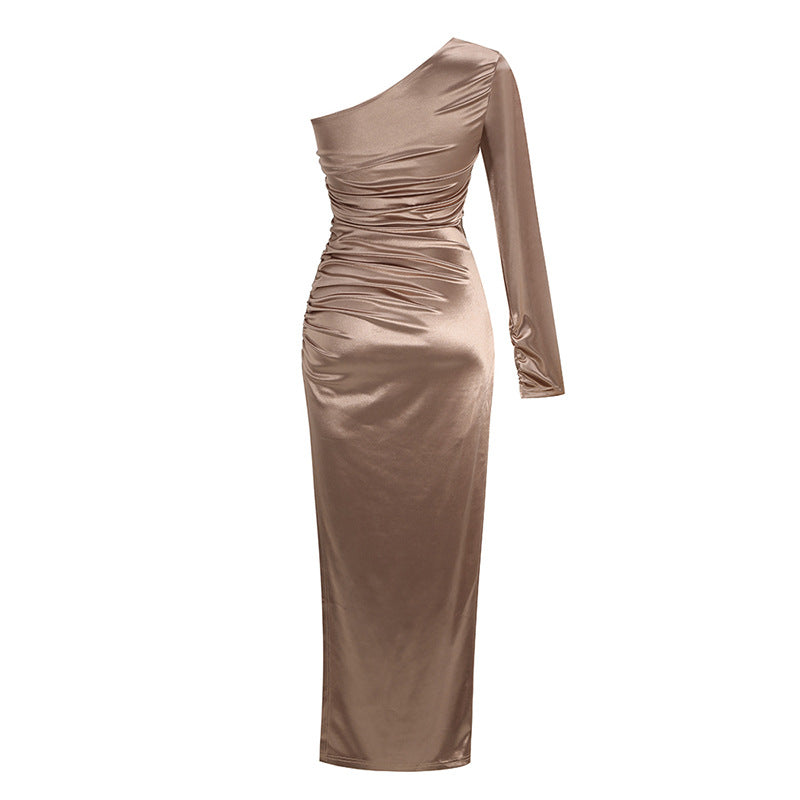 Abito lungo monospalla con spacco laterale