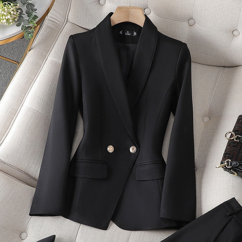 Tailleur blazer sfiancato e pantalone sigaretta