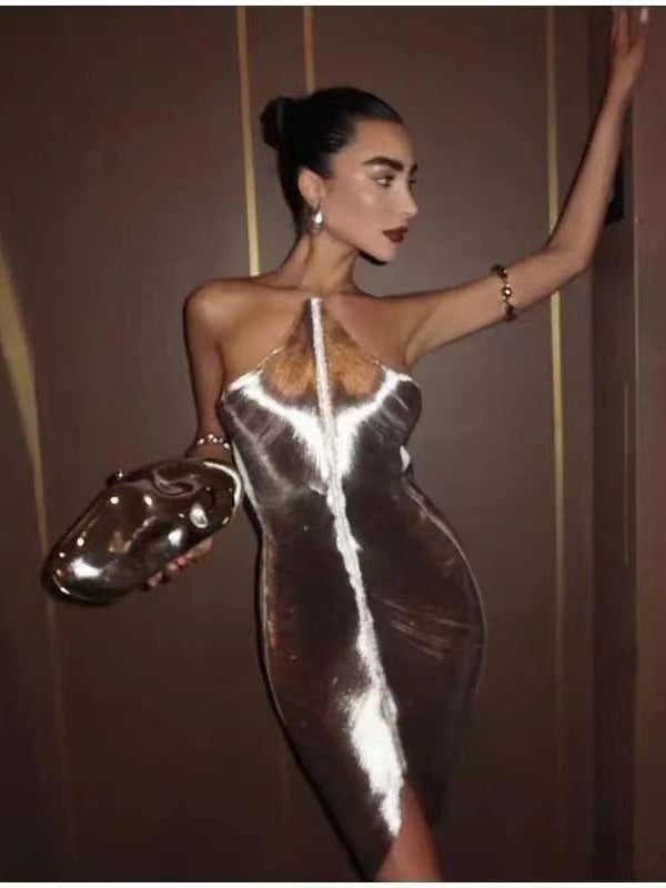 Abito luminoso frangette e schiena nuda