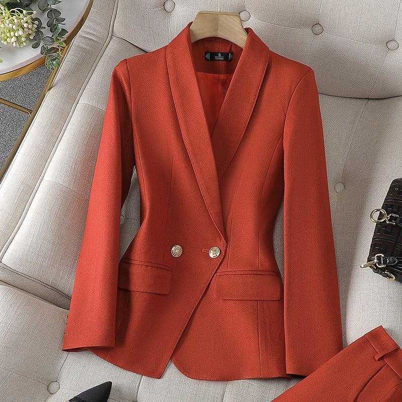 Tailleur blazer sfiancato e pantalone sigaretta