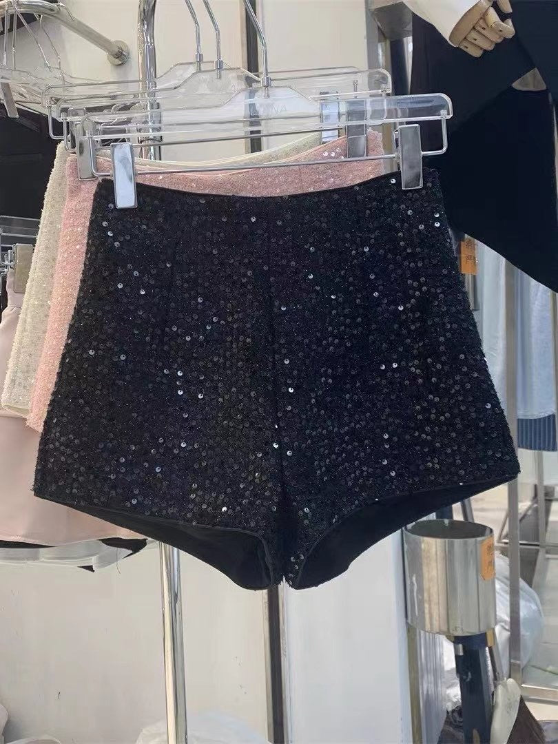 Short in pailettes