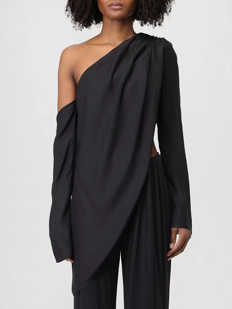 Maglia asimmetrica con drappeggio tessuto lucido