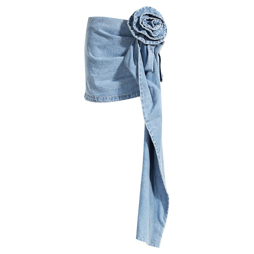 Mini gonna denim con rosa applicata e fascia
