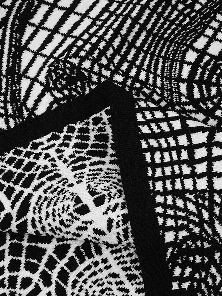 Abito ricamato collo alto e spallina