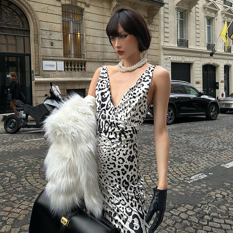 Abito lungo animalier in raso scollo a V