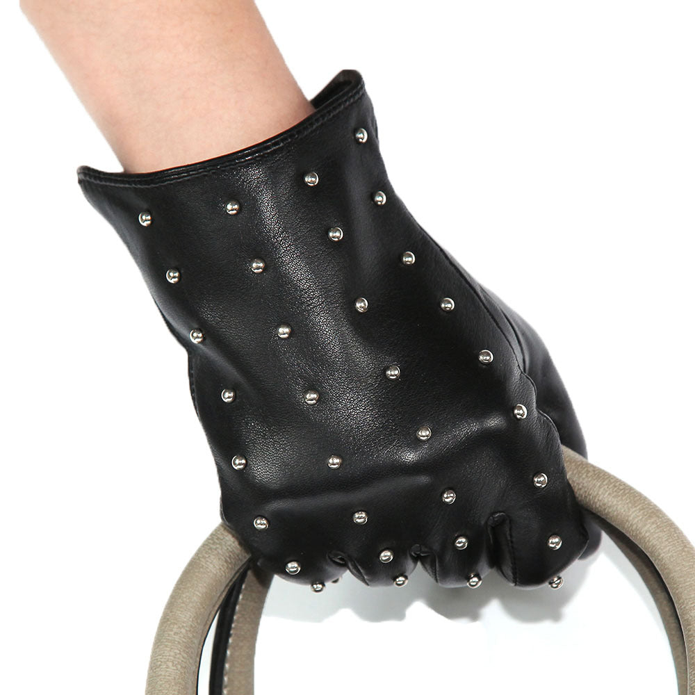 Guanti in pelle con borchie