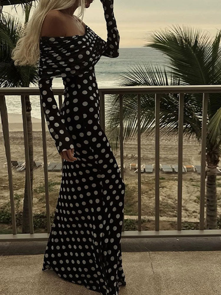 Abito lungo aderente spalle scoperte a pois