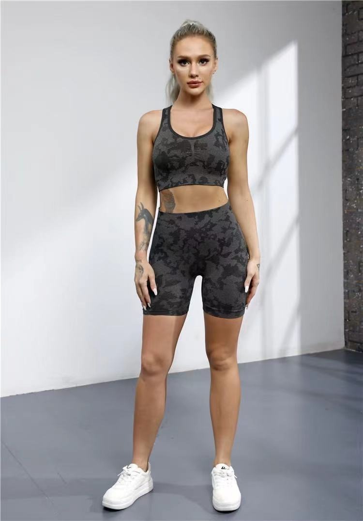 Fitness completo top e short camouflage