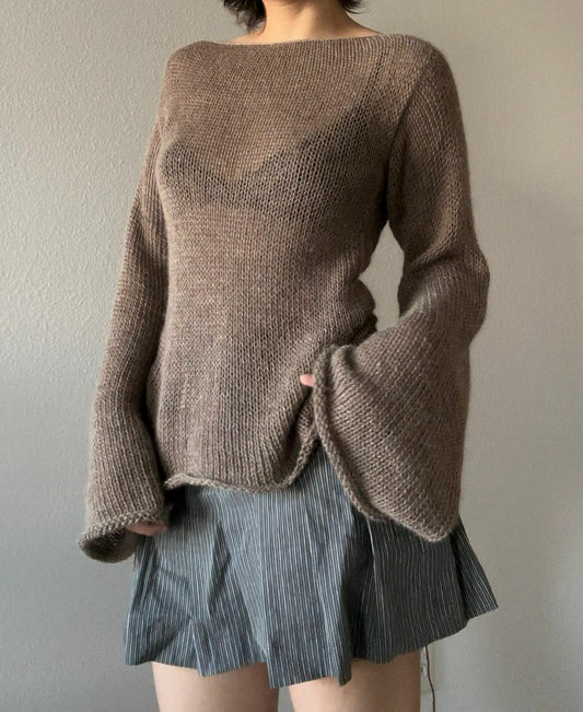 Maglione con manica campana e scollo sulla schiena