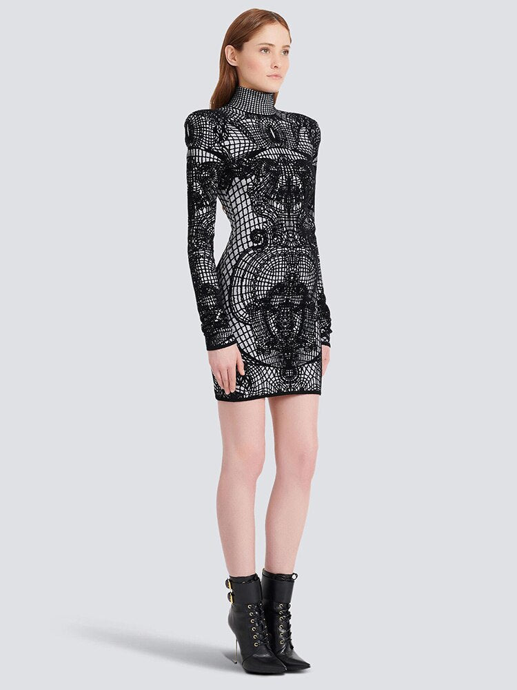 Abito ricamato collo alto e spallina