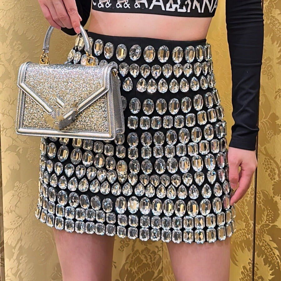 Gonna bandage pietre applicate