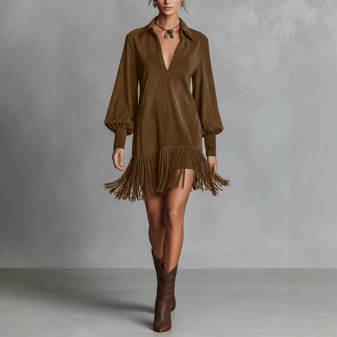 Abito svasato in suede con frange