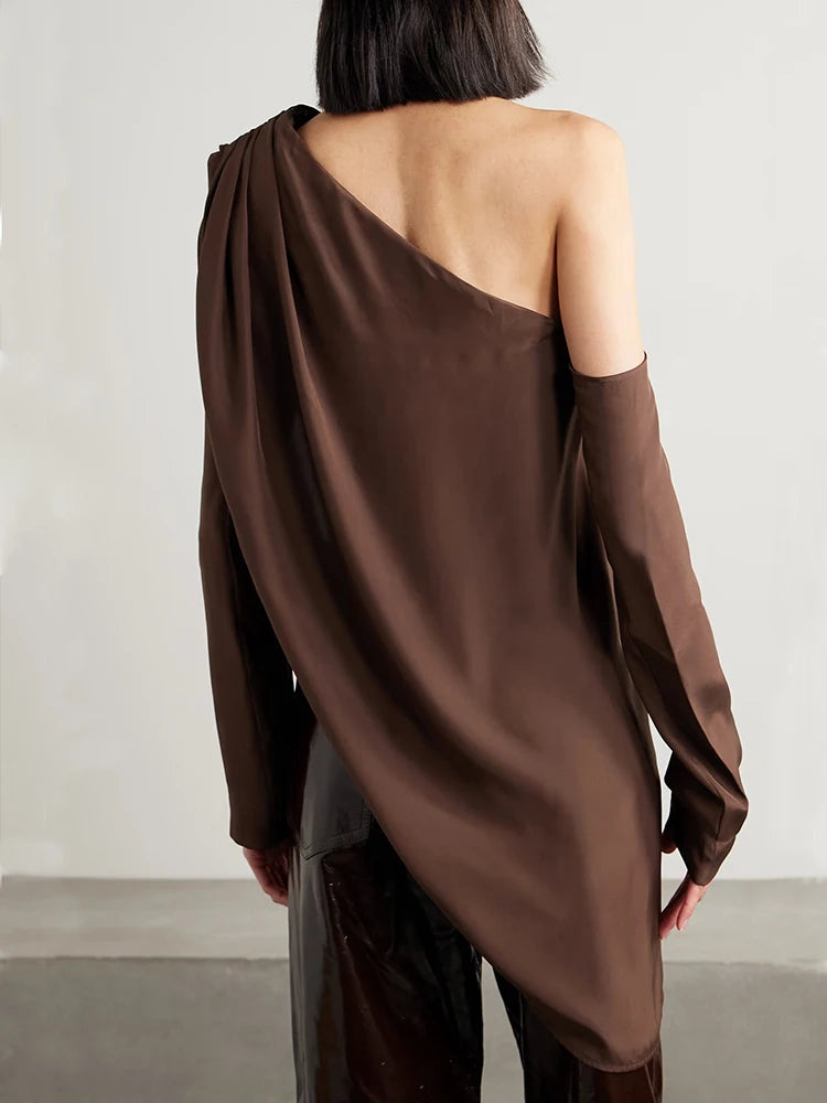 Maglia asimmetrica con drappeggio tessuto lucido