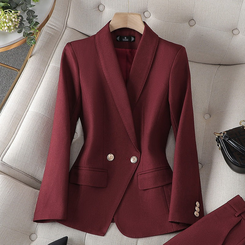 Tailleur blazer sfiancato e pantalone sigaretta