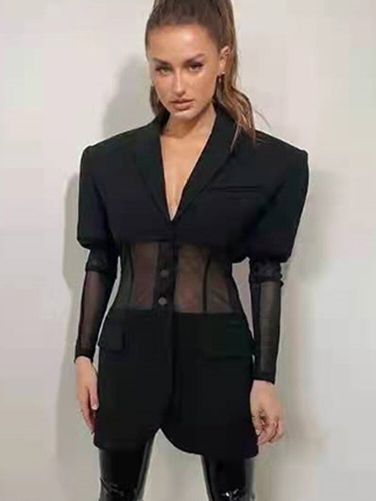 Blazer strutturato con corpetto in velo spalla importante 
Unica variante