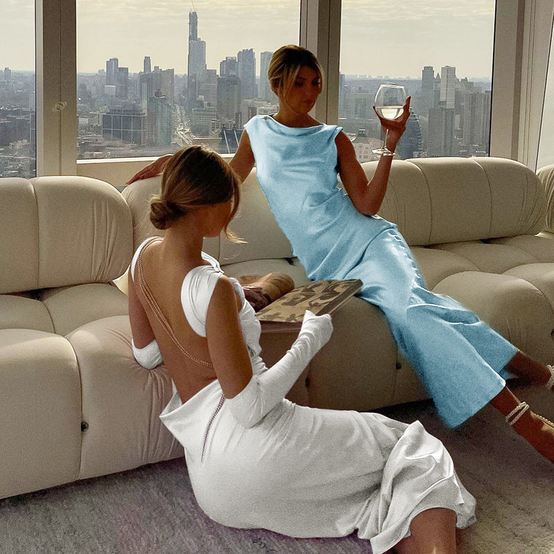 Abito lungo satin scollo e catena brillantinata